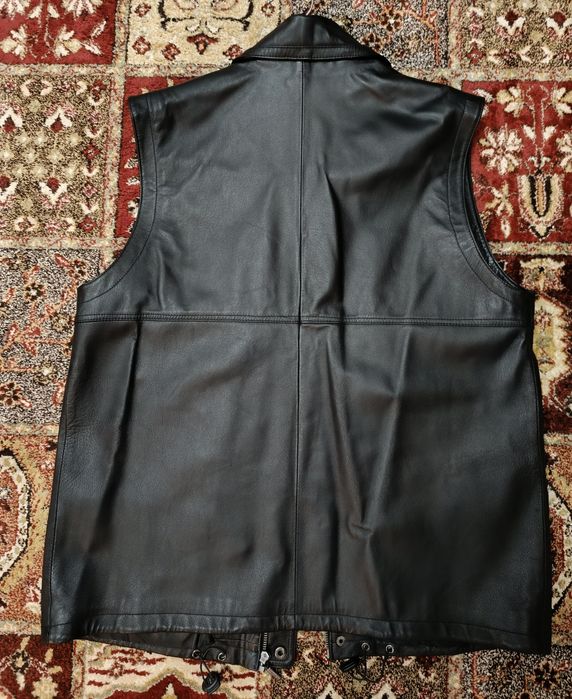 Продам кожаную безрукавку