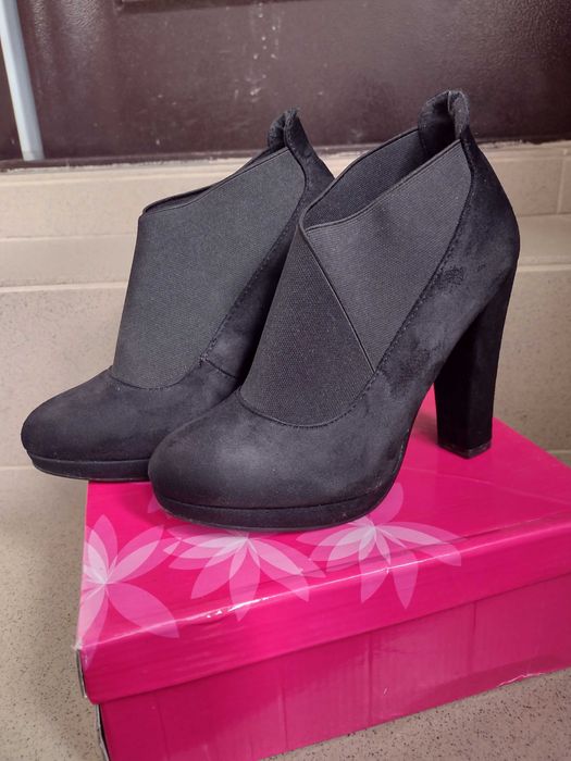 Ghetute dama cu toc gros, nr.36, imitatie piele intoarsa, NOI in cutie