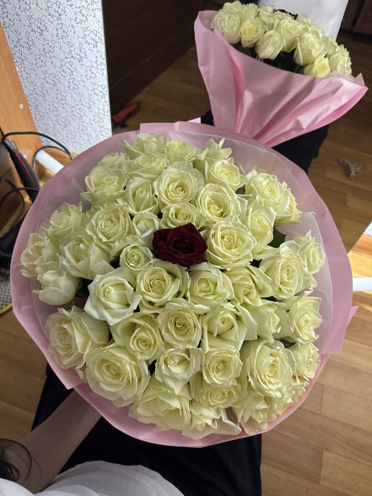 Продам букет 51 белых роз