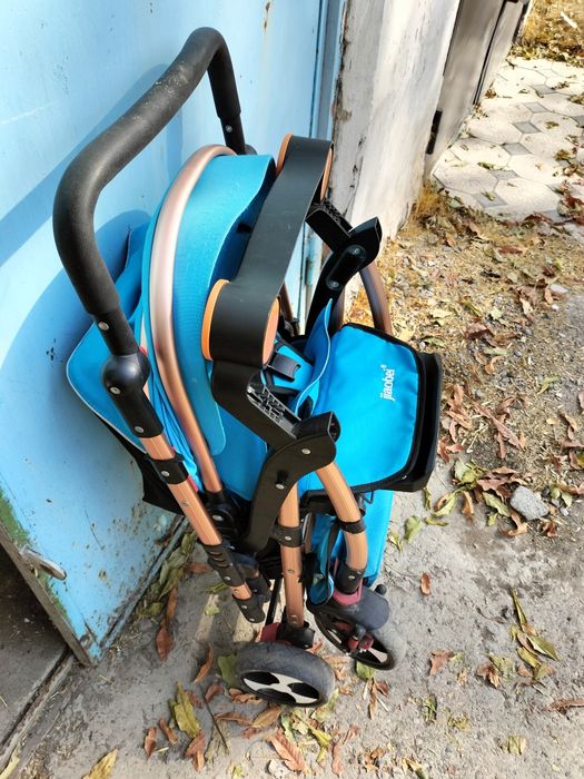 Детская коляска ,в хорошем состоянии