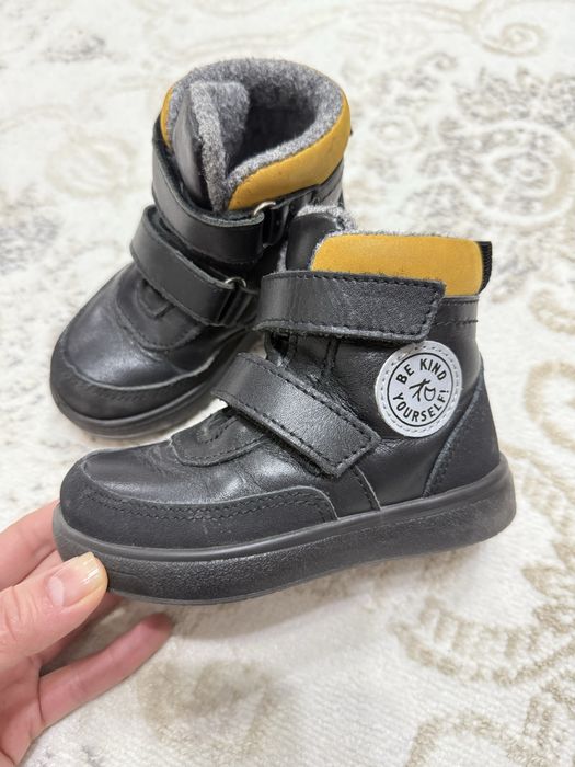 Осенние ботинки 24размер. Детская обувь