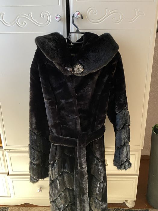 Пррдам искуственную шубу новую