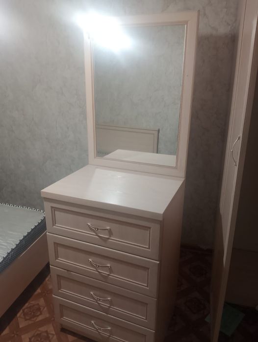 Продам спальный гарнитур