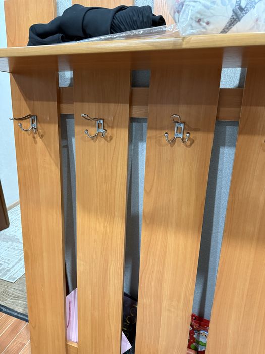 Продам вешалку в прихожую