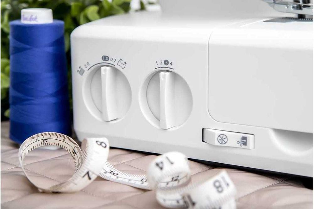 Оверлок Necchi C12 с нитевдевателем и мощным двигателем