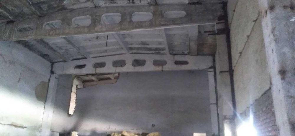 Noturar bino sotiladi