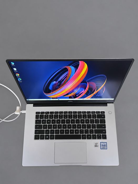 Laptop Huawei 15 Full HD in stare perfectă