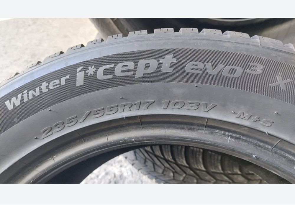 Зимни гуми 235/55/17 Hankook Winter I'cept evo3, 4 броя.