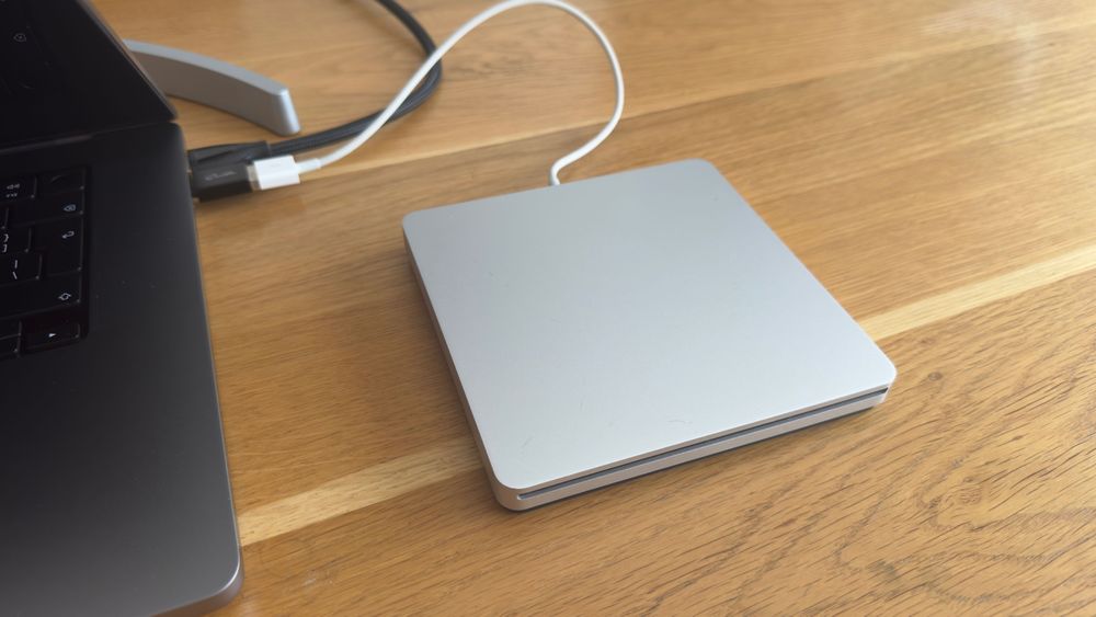 Apple Superdrive - Съвместим с M1 Pro, M1 Max