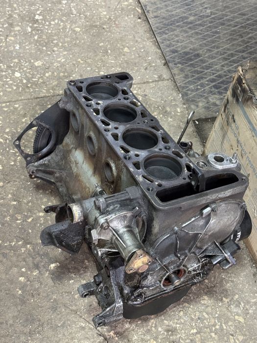 Блок цилиндров. Троечный.