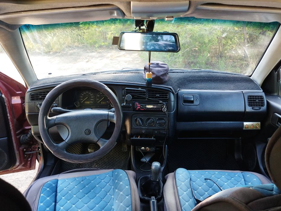 Продам Гольф 3,1.8 моник