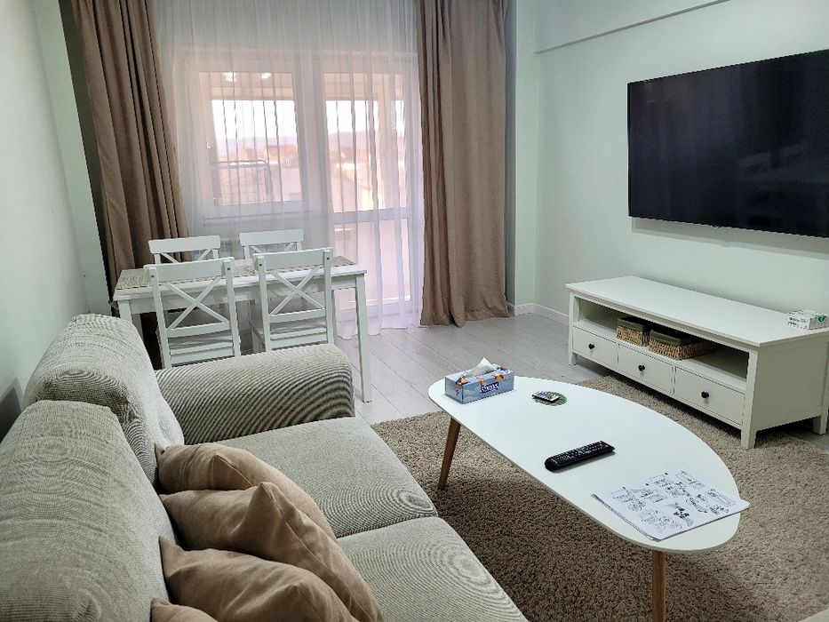Închiriez apartament 3 camere ultracentral