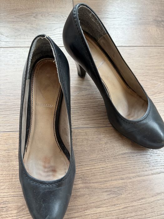 Класически черни обувки на висок ток от естествена кожа