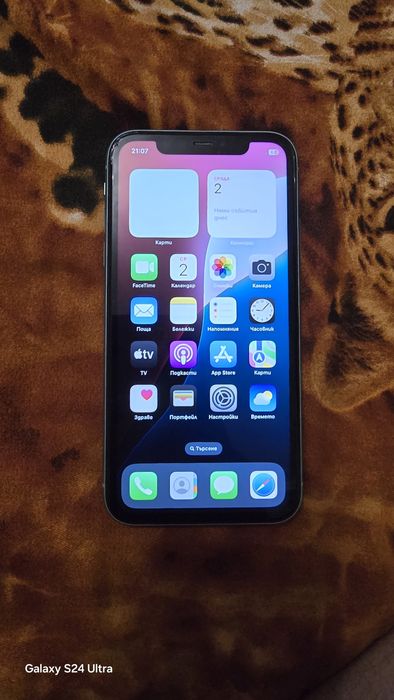 Айфон 11-64gb отключен към всички