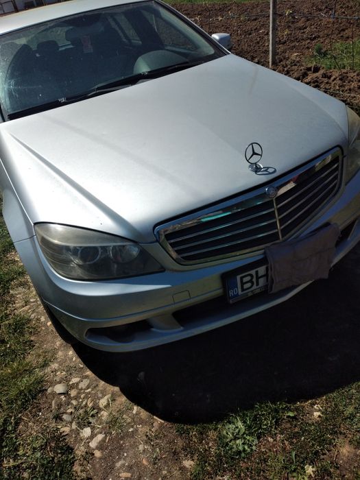 Vând Mercedes C200