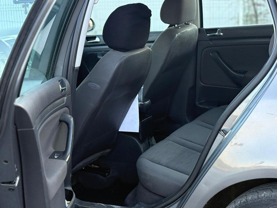 Vând Volkswagen Golf 5, an fabricație 2006, motorizare 1.4 benzină, mașină Perfect  funcțională