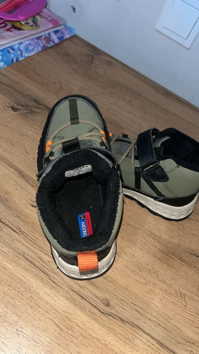 Продам ботинки размер 32