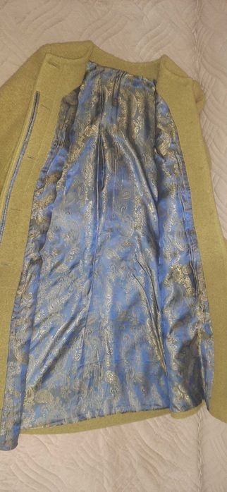 Женское пальто оливкового цвета