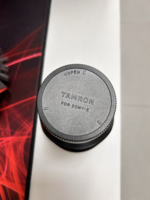 Продаётся Tamron 20–40mm f/2.8 (Sony E)