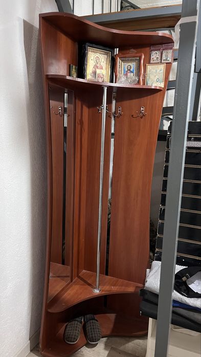 Продам вешалку в прихожую