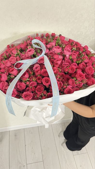 Шикарные букет цветов.  53 веток свежый. Продам срочно