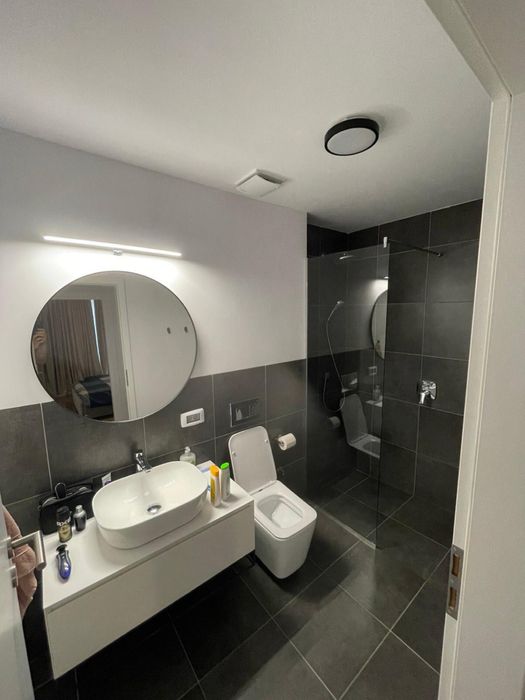 Chirie apartament cu parcare personala