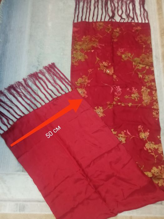 Вечернее платье с палантином.