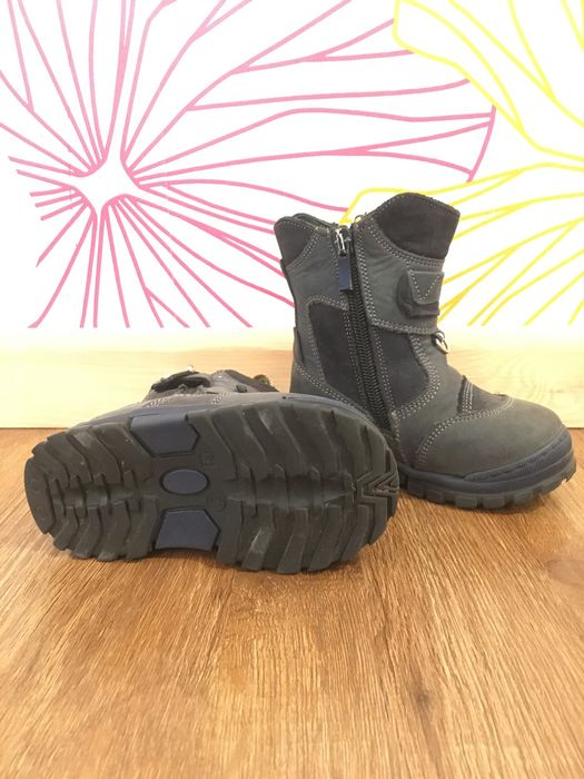 Продаются детские сапожки на мальчика из натурального меха и кожи