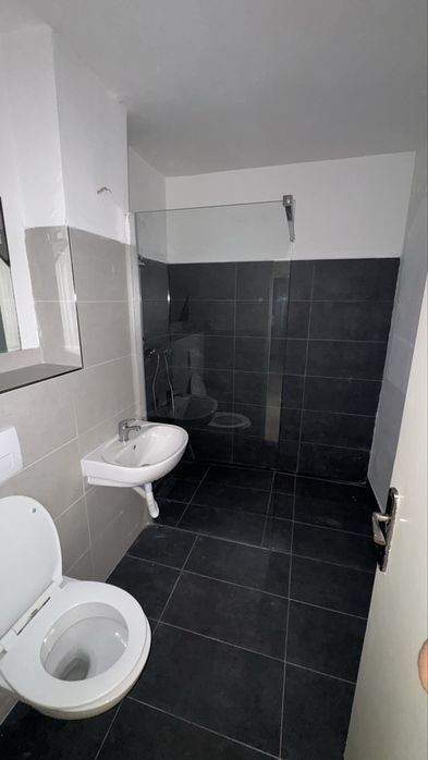 Inchirierz apartament / spatiu comercial