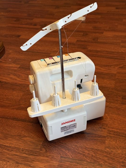 швейная машина и оверлок , вместе