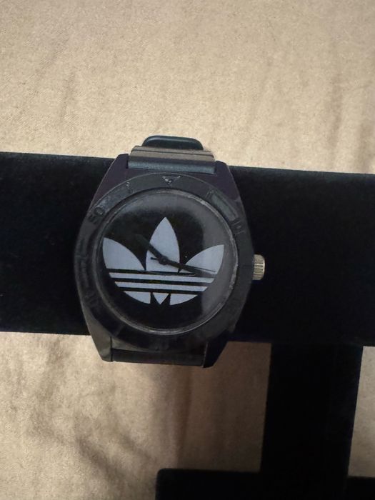 Adidas -часовник