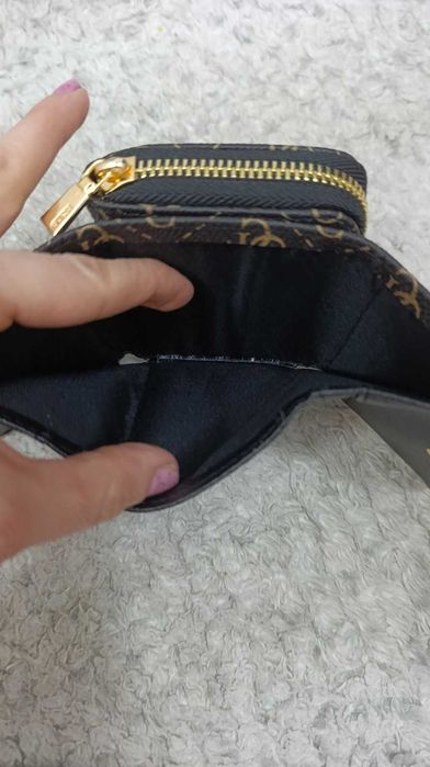 Guess нови портмонета