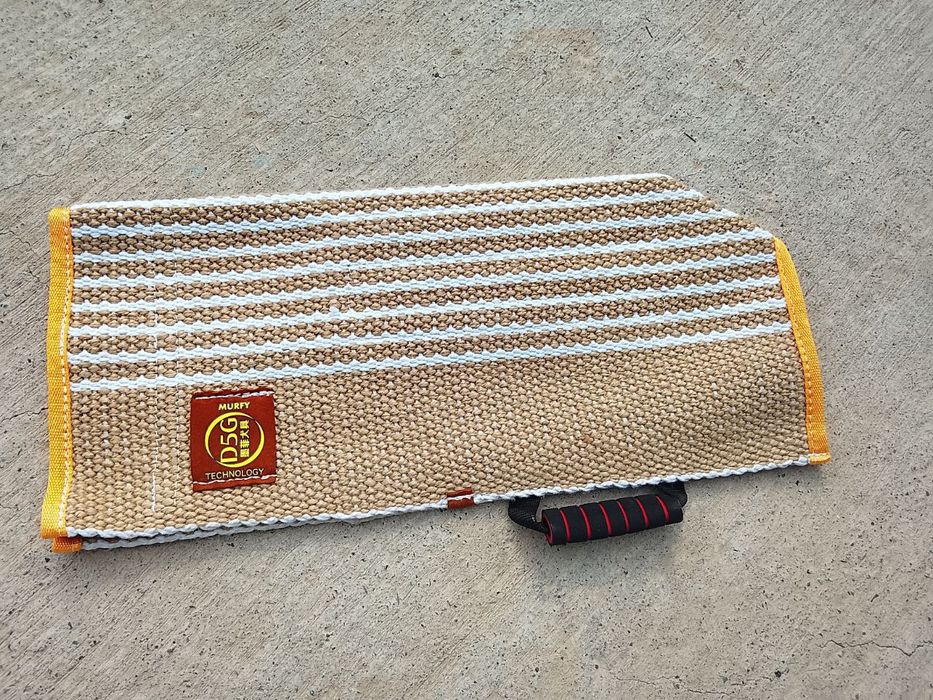 Игрушечные подушки для дрессировки собак.