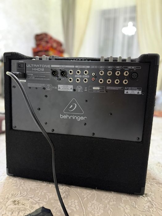 Комбоусилитель профициональный Behringer