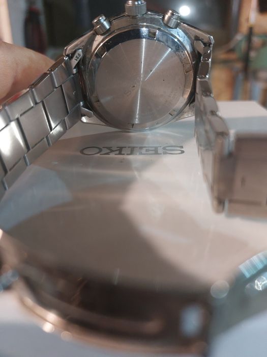 Продавам часовник сейко. Часовника е използван с леки забелшки по него