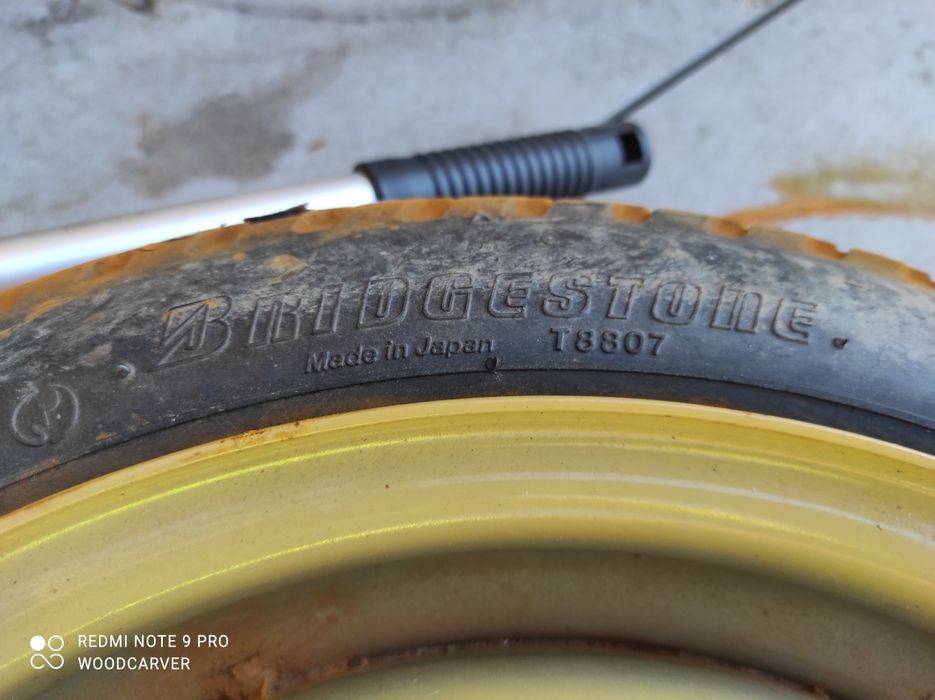 Гума патерица за кола