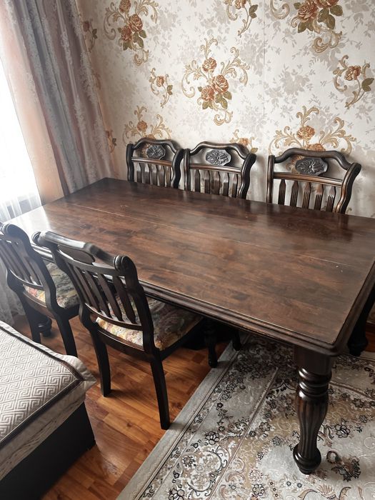 Стол со стульями