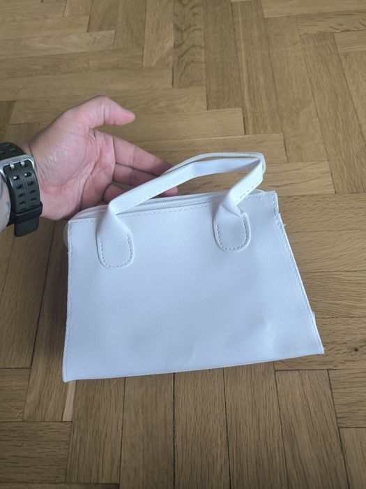 Кожена дамска чантичка НОВА