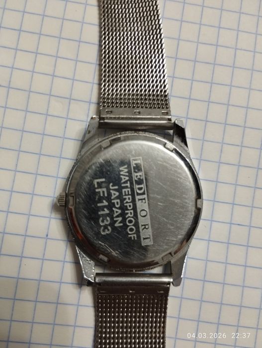 Часы наручные продам