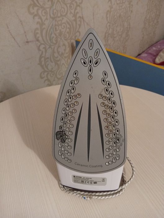 Продам утюг Vitek