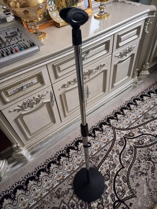 Mikrafon stoyka sotiladi