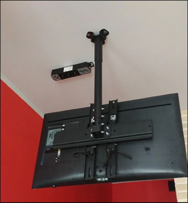 Установка Карниз  кронштейн для телевизора.Быстро