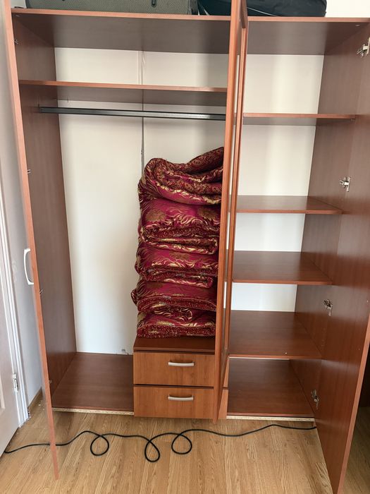 Продам Шкаф коричневый