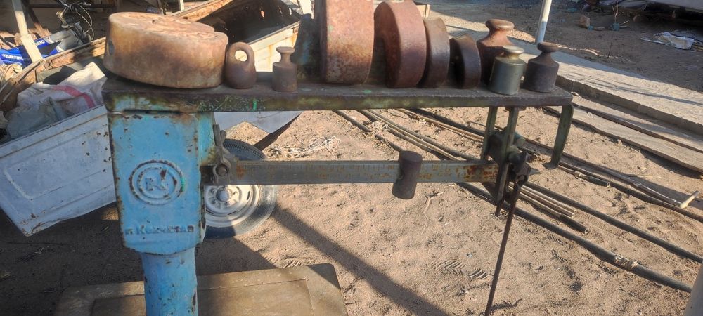 Продам весы 1000кг