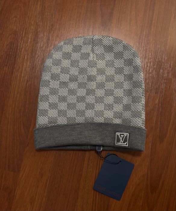 caciula louis vuitton