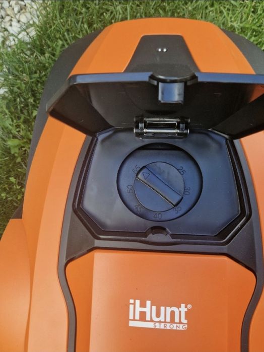 Robot de tuns gazon/iarba iHunt RoboMower APP 2500m2 PRO