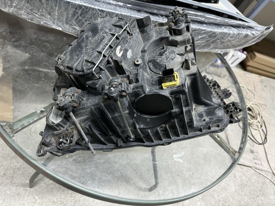 Far dreapta mercedes actros.mp4.cod:a9608291939.