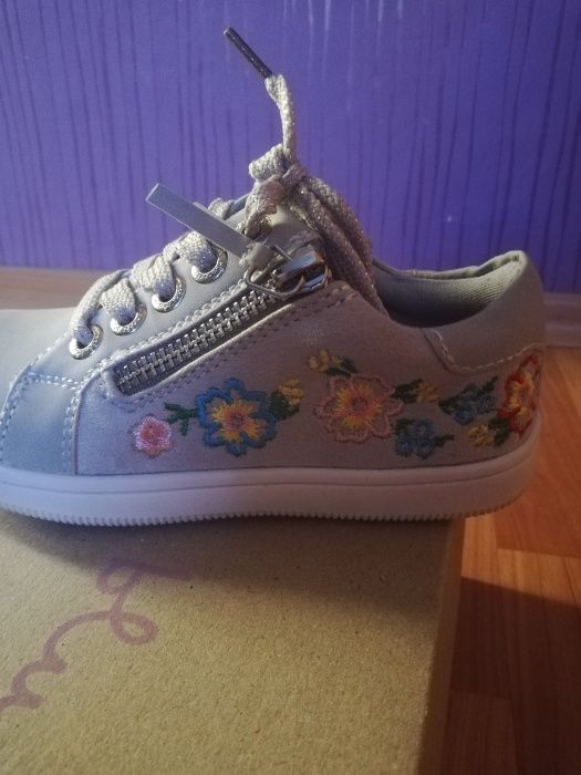 Обувки за момиче