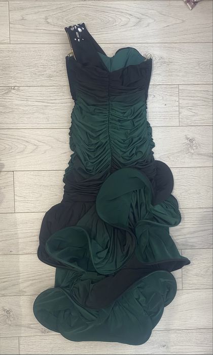 Официална рокля в зелено и черно и рокля с перли