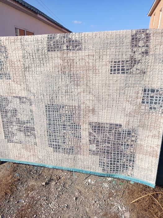 Продам ковёр тонкий лёгкий